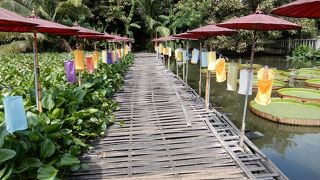 沐浴場だったという池があります