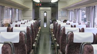 鈍足特急だが意外とお客さんがいます