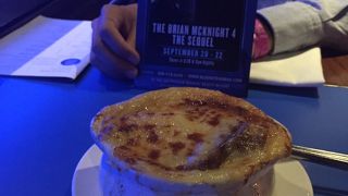 おいしい料理を食べながら