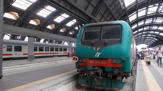 多くの列車が離発着しています。