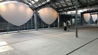 オフィスビルのレストランフロア