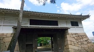 天守閣をメインに広がる歴史公園