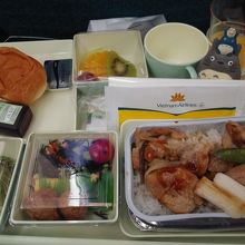 中部→ノイバイ　機内食チキン