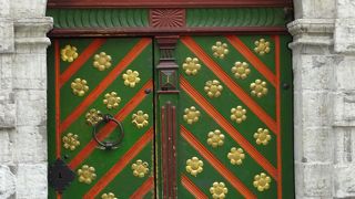 ファサードの扉がとても美しい