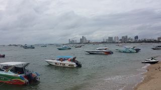 お世辞にも綺麗ではないが