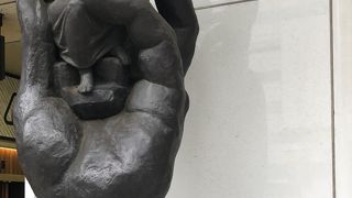 出口の付近にひっそりと