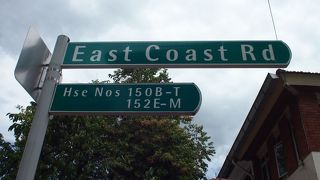 カトン地区にある昔風の街並みが点在する通り