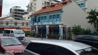 地下鉄エイーストウエストラインと平行に走る幹線道路