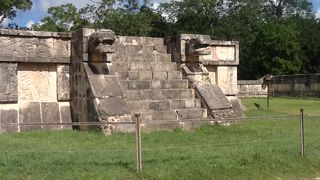 ピラミッド近くにある神殿。