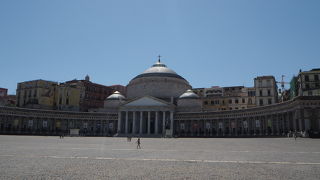 ナポリで一番大きい広場