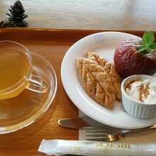 カフェの焼きリンゴ