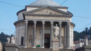 ポー川より東にあります。