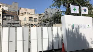 はとバス駐車場わきの地蔵尊、現在工事中です