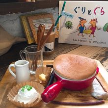 子どものころにタイムスリップできる 絵本の世界をそのまま表現した絵本カフェ 決まりがいくつかあるので行く前に要確認 By Juniper Breeze 絵本と珈琲 ペンネンネネム Green 大阪店のクチコミ フォートラベル