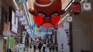 外国人観光客が朝から散歩してますね。