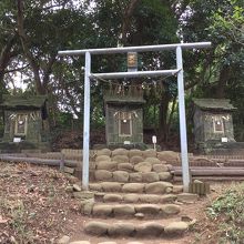 諏訪社、新明社、須賀社