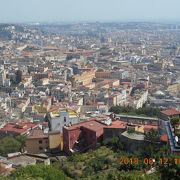 ナポリの街と海の眺めは最高