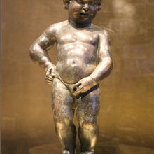 オリジナルの「小便小僧の像」