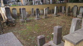 満願寺に眠っている書道家です