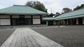 墓地が広いです