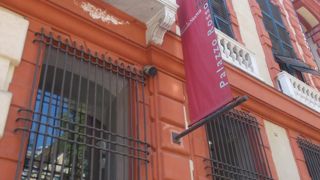 ガリヴァルディ通りにあります。