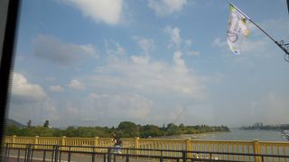 トラムに乗って橋を渡りました