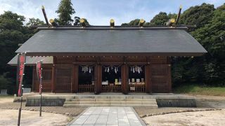 広々とした神社