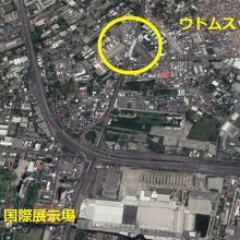 ＢＴＳウドムスック駅は、交通の要衝です。国際展示場も近いです