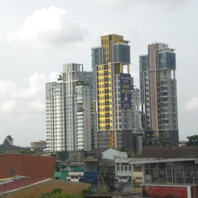 ウドムスックの街並みに、コンドミニアム等が増えていきます。