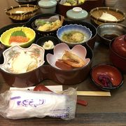 団体旅行の昼食で利用。落ち着いた感じでした