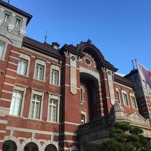 青空に映える赤煉瓦