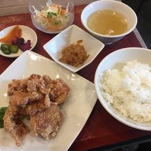 唐揚げ定食（800円）