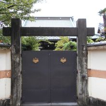常在寺山門