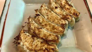 秋元康先生御用達のお店　焼き餃子が名物