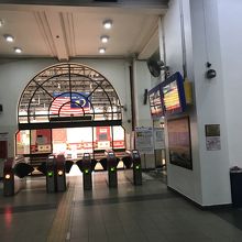 駅の中です