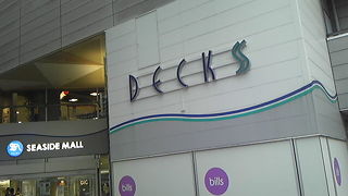 ショップは少ない