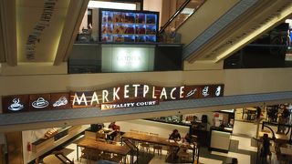 ラッフルズシティにある高級スーパーマーケット