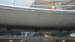 2階席の中央部分は7列が１番前の列になります