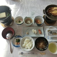 鯵の干物など‥朝食の一例。