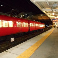 名鉄名古屋本線特急電車笠松駅で