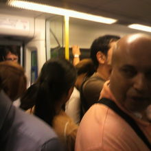 現在のＡＲＬは、乗客が多く、大変混みます。３空港連接は困難？