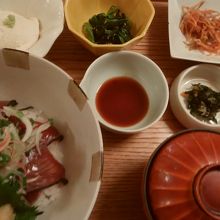 ランチ　カツオの丼