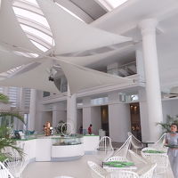 明るいLOBBYです。