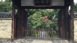 静寂の美しさに包まれます