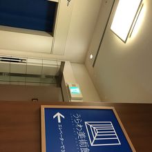 エレベーター前