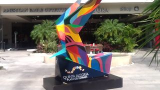 メイン通りにあるモールです。