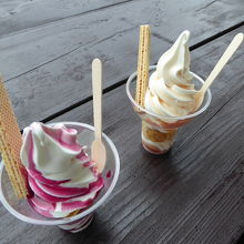 赤ブドウと白ブドウのソフトクリームをいただきました