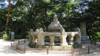 ここに王孫の胎盤やへその緒が保管されているのよー