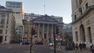 （入れませんが）荘厳