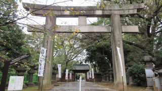 奉納者の名前と年が刻まれています